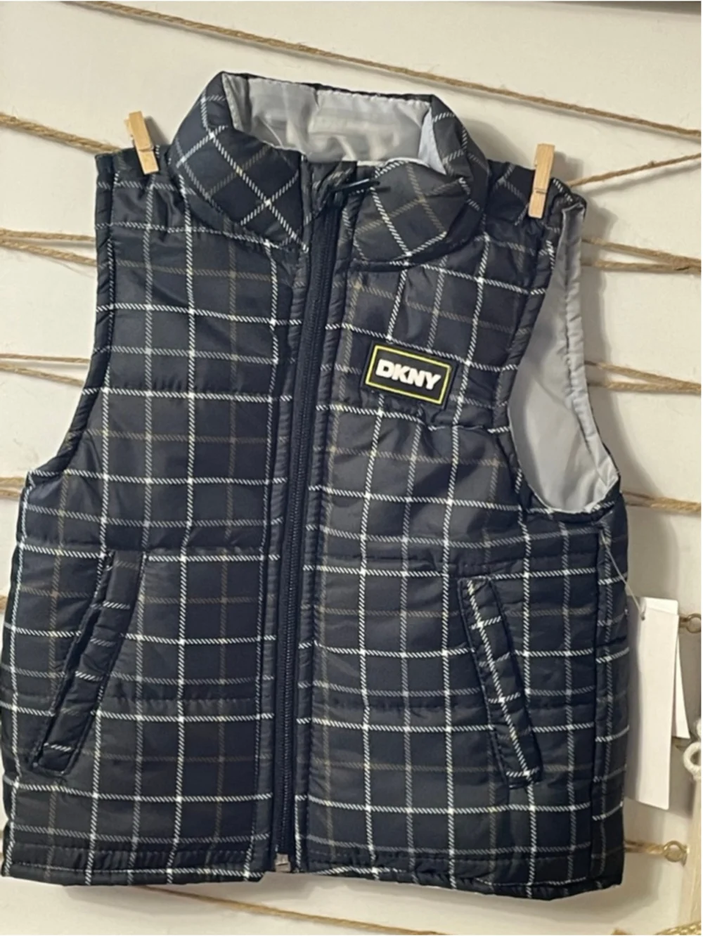 Boys DKNY Plaid Puffer Vest 2T Black White NWT